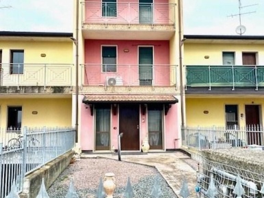 Foto Villa a schiera a Bovolone Centro di 150 m² con 4 locali in vendita