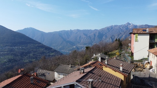 Foto Casa indipendente in Piazza Fontana 3, Ponna Ponna Superiore di 178 m²