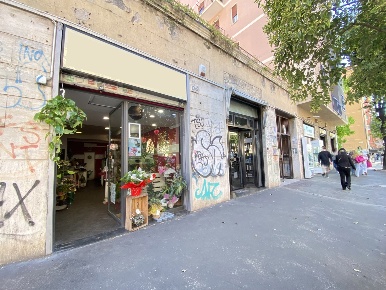 Foto Negozio in Via Tuscolana 1076, Roma Cinecittà di 50 m² con 1 locali