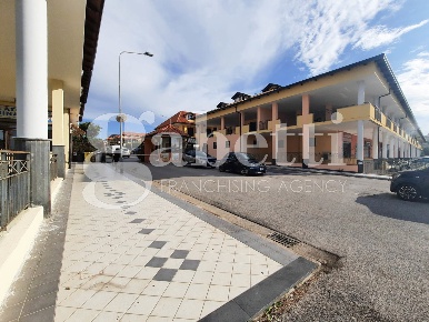 Foto Box in Via Staffetta 127, Giugliano in Campania Lago Patria di 51 m²