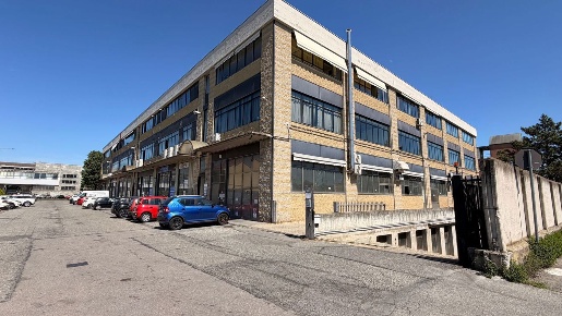Foto Ufficio in Via Giacomo Leopardi 1, Grugliasco Centro di 195 m²