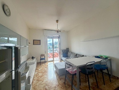 Foto Appartamento in Via Pizzorno 17, Varazze Centro di 70 m² con 3 locali