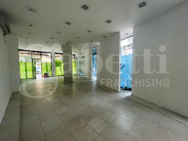 Foto Negozio in Via Giuseppe Sciuti 172, Palermo Notarbartolo - Sciuti
