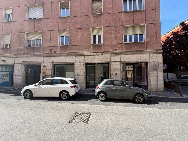 Foto Negozio in Via Benedetto Faustini 24, Terni Centro Storico di 65 m²