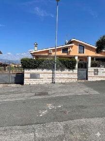 Foto Appartamento in Via Balsorano, Roma Castelverde di 128 m² con 5 locali
