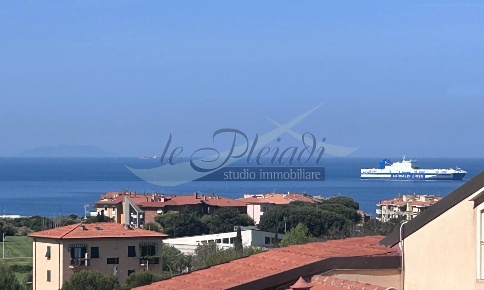 Foto Villa unifamiliare a Livorno Antignano - Banditella di 400 m²