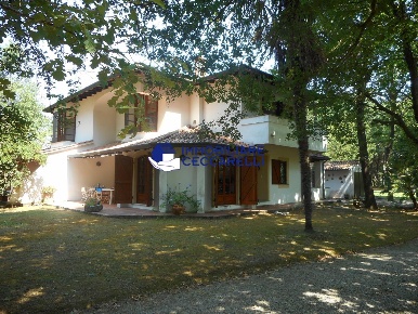 Foto Villa bifamiliare a Massa Ronchi - Poveromo di 150 m² con 7 locali