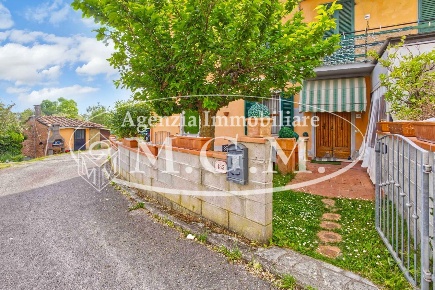 Foto Appartamento a Santa Maria a Monte di 102 m² con 4 locali in vendita