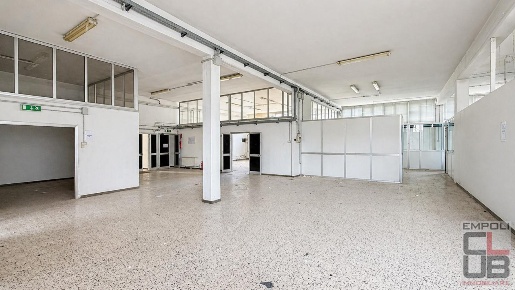 Foto Capannone industriale a Empoli Terrafino di 1410 m² con 10 locali