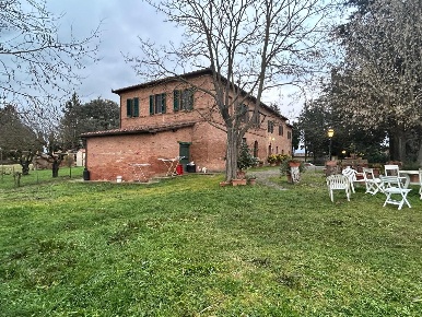 Foto Casale a Siena Cerchiaia - Coroncina di 370 m² con 15 locali