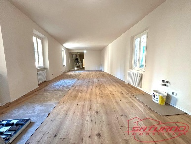 Foto Appartamento a Lucca Piazza Napoleone - San Michele di 190 m²