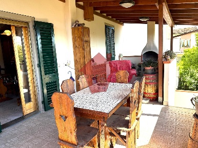 Foto Appartamento a Capraia e Limite Capraia di 105 m² con 5 locali