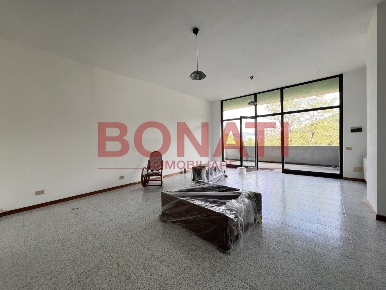 Foto Locale commerciale a Follo Piano Di Follo di 57 m² con 2 locali