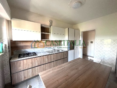 Foto Appartamento a Ivrea di 100 m² con 5 locali in affitto