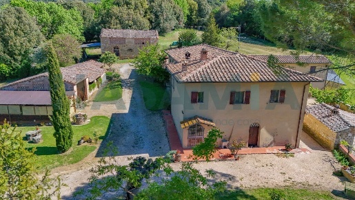 Foto Casale in SP541, Sovicille di 271 m² con 11 locali in vendita