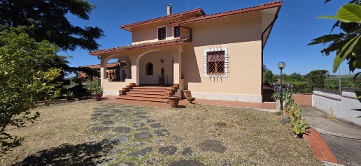 Foto Villa unifamiliare in Via Aldo Moro 11, Castelnuovo di Porto Centro