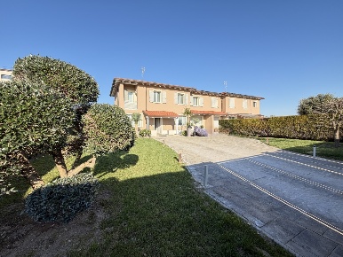 Foto Villa bifamiliare in Via Capannaguzzo 3721, Cesena di 197 m²