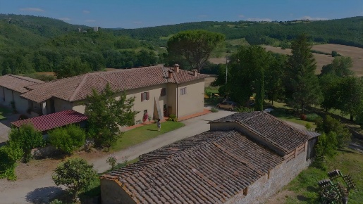 Foto Casale in Strada Provinciale 541, Sovicille di 271 m² con 11 locali