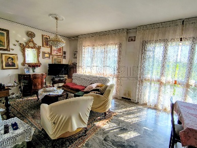 Foto Appartamento in Via Altichieri da Zevio, Padova di 172 m² con 6 locali