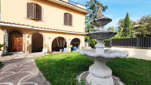 Foto Villa unifamiliare a Roma Torricola - Tor Carbone di 400 m² in vendita
