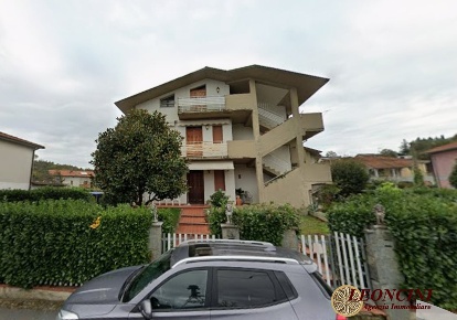 Foto Appartamento in Via Pisa, Aulla Serricciolo di 281 m² con 5 locali