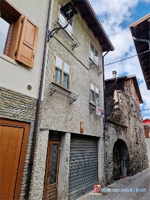 Foto Case semi ndipendenti in Via Fonatti, Edolo Centro di 200 m²