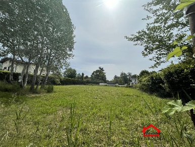 Foto Terreno edificabile a Montignoso Cinquale di 1400 m² in vendita