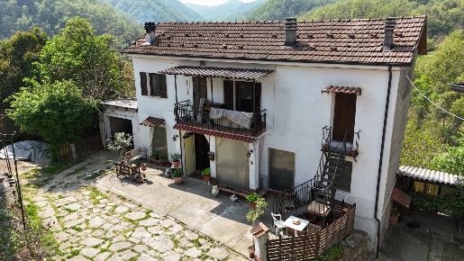 Foto Appartamento a Grognardo con 7 locali in vendita
