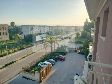 Foto Appartamento in Via Gregorio Asbesta, Siracusa Pizzuta con 4 locali