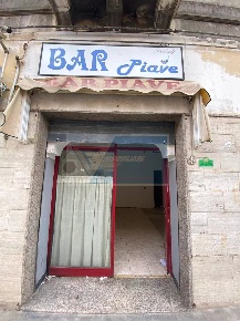 Foto Negozio in Via Piave, Siracusa Borgata - Santa Lucia con 2 locali