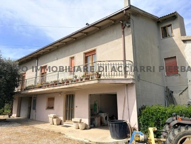 Foto Casa indipendente in VIA PIANE SANTI 33, Massignano di 290 m²