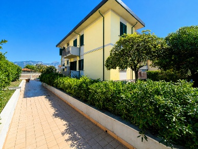Foto Appartamento a Carrara Marina di Carrara di 53 m² con 2 locali