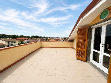 Foto Attico a Viareggio Torre del Lago di 71 m² con 4 locali in vendita