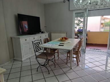 Foto Appartamento a Carrara Avenza di 110 m² con 5 locali in vendita