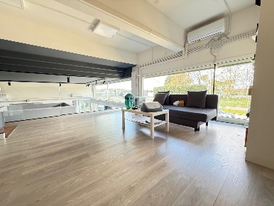 Foto Capannone industriale a Ponsacco di 830 m² con 5 locali in vendita