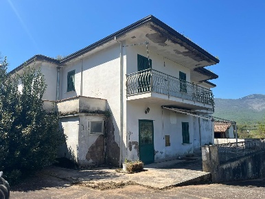 Foto Villa unifamiliare a Esperia di 280 m² con 13 locali in vendita