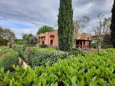 Foto Villa unifamiliare a Peccioli Centro di 250 m² con 7 locali in vendita