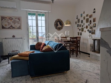 Foto Appartamento a Carrara Avenza di 86 m² con 4 locali in affitto