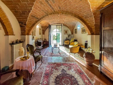 Foto Casa indipendente a Empoli Terrafino di 300 m² con 12 locali
