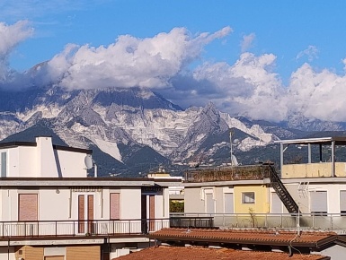 Foto Appartamento a Carrara Marina di Carrara di 80 m² con 4 locali