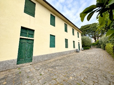 Foto Casale a Uzzano Santa Lucia di 280 m² con 9 locali in vendita