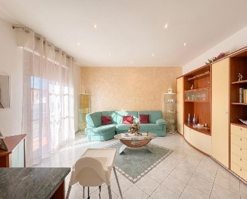 Foto Appartamento a Ponsacco Centro di 110 m² con 5 locali in vendita