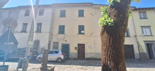 Foto Casa indipendente a Borgo a Mozzano Centro di 300 m² con 10 locali
