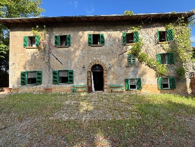 Foto Villa unifamiliare a Volterra Centro di 1000 m² con 18 locali