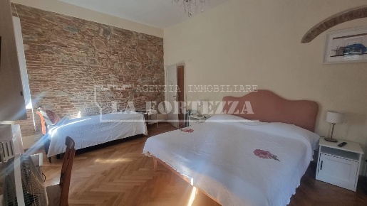Foto Appartamento a Pisa Santa Maria di 130 m² con 5 locali in affitto