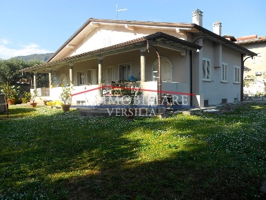 Foto Villa bifamiliare a Seravezza Ripa Pozzi Querceta Ponterosso di 230 m²
