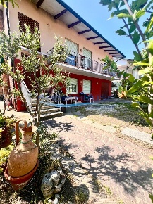 Foto Casa indipendente in Via Monte Amiata 7, Cervia Centro di 270 m²