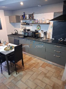 Foto Appartamento in Via Cavour 17B, Carrara Centro di 70 m² con 3 locali