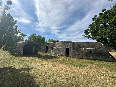 Foto Casale in Strada Provinciale 17, Ostuni di 278 m² con 10 locali