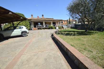 Foto Villa unifamiliare a Grosseto Stazione - Via Roma di 300 m² in vendita